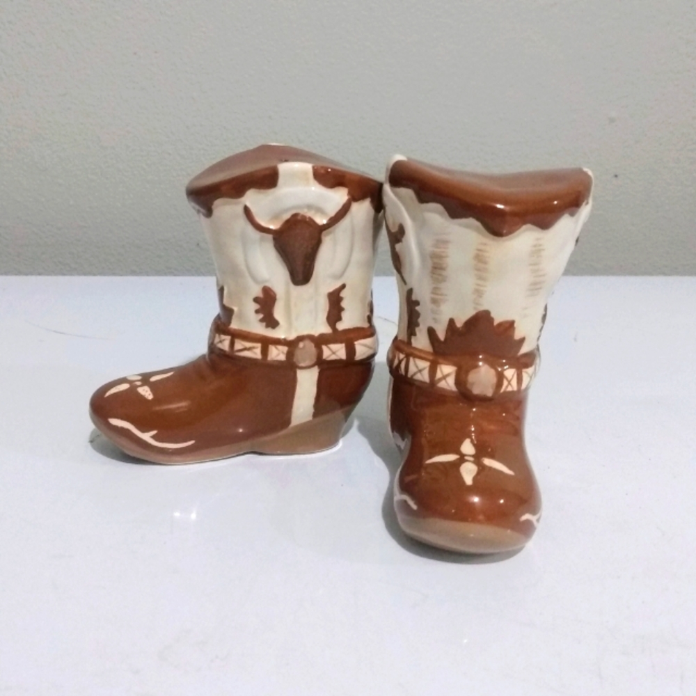Cowboy boot salt and pepper shaker